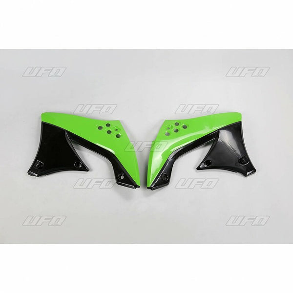 Radiátor UFO pokrývá černý Kawasaki KX450F KA03799001