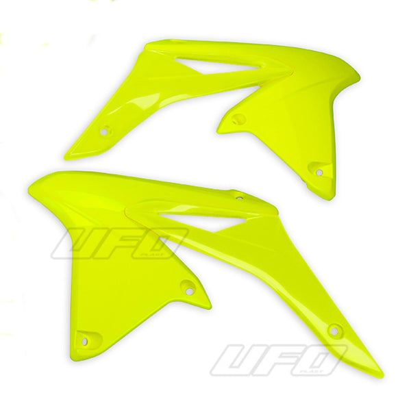 Radiátor UFO pokrývá neonový žlutý Suzuki RM-Z250 SU04928DFLU
