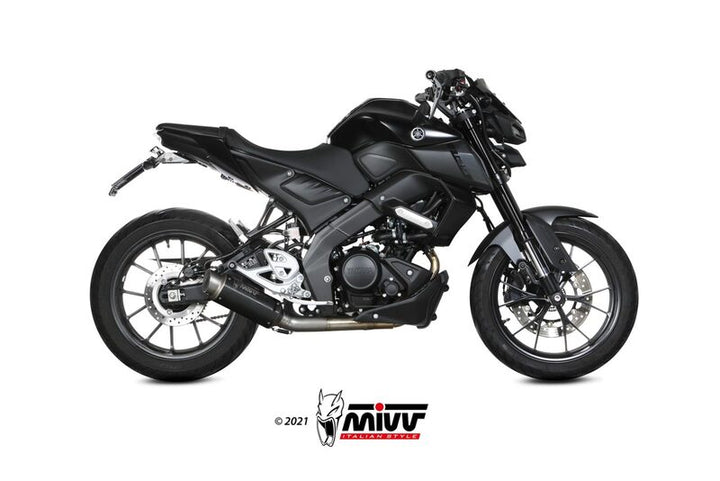 MIVV GP Pro Full Exhaust System Black Stainless Steel monterat på Yamaha MT 125 Y.067.LXBP, visad från sidan i studiobelysning.