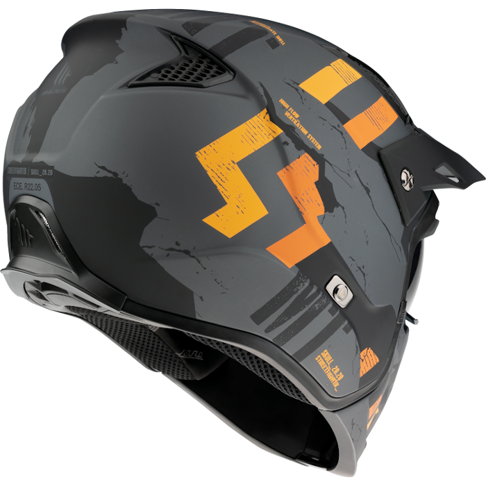 Baksidan av MT Helmets öppen mc-hjälm Streetfighter A12 grå med orangea grafiska detaljer och aerodynamisk design.