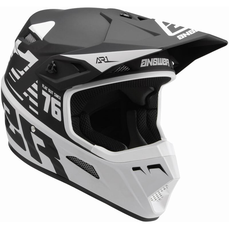 Odpověď stodola Cross MC Helmet AR1 BOLD BLACK /WHITE