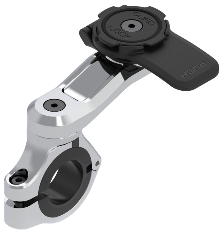 Silverfärgad QuadLock motorcykel hållare med svart låsmekanism. Stilren och säker montering av mobiltelefon på motorcykelstyret.