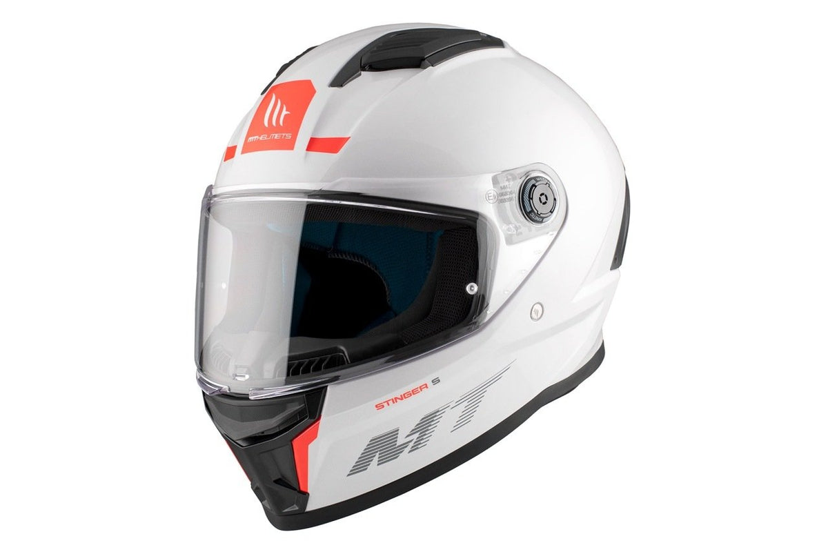 MT Helmets Integral Mc-Hjälm Stinger 2 Solid A0 i vit design med röd och svart grafik, visir och ventilationssystem. Köp nu med specialerbjudande.